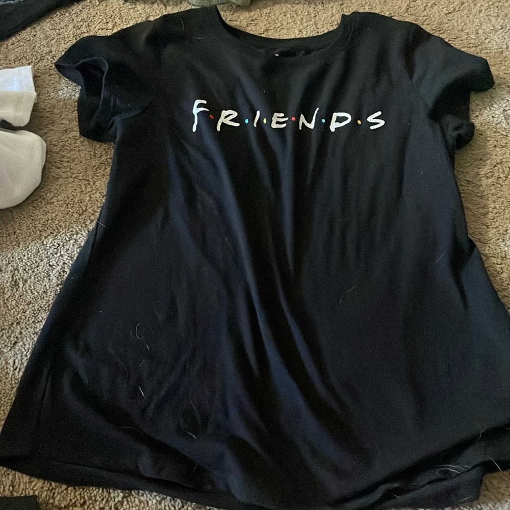 XL FRIENDS tee.